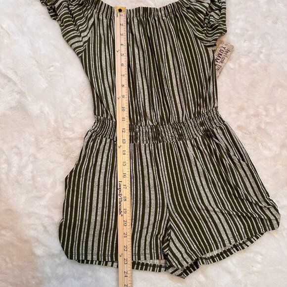 NWT Derek Heart Green & White Juniors‎ Romper, Small - Picture 14 of 14